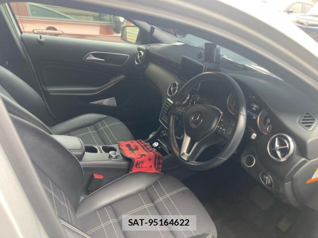 Mercedes Benz A-CLASS 2014-04 8816400-6