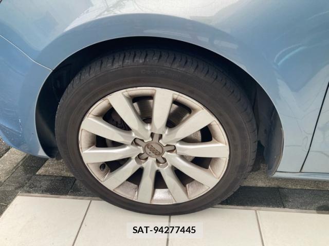 Audi A1 2012-06 8812994-6