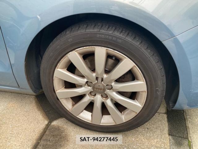 Audi A1 2012-06 8812994-7