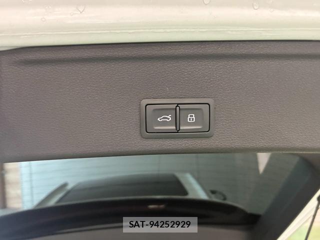Audi A4 2017-12 8814901-3