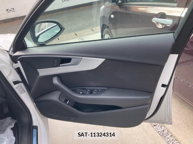 Audi A4 2017-09 8816097-10