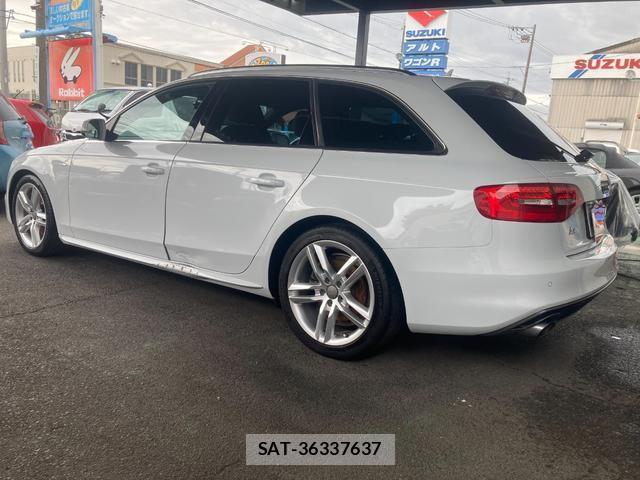 Audi A4 2013-03 8817630-8