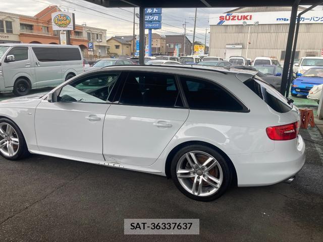 Audi A4 2013-03 8817630-9