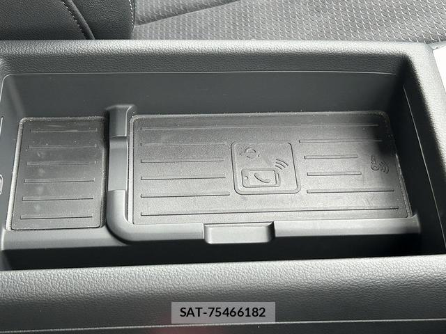 Audi A4 2023-03 8815613-10