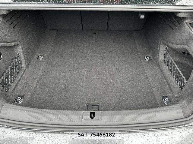 Audi A4 2023-03 8815613-15