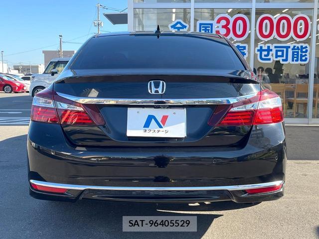 Honda ACCORD HYBRID 2016-10 8815057-13
