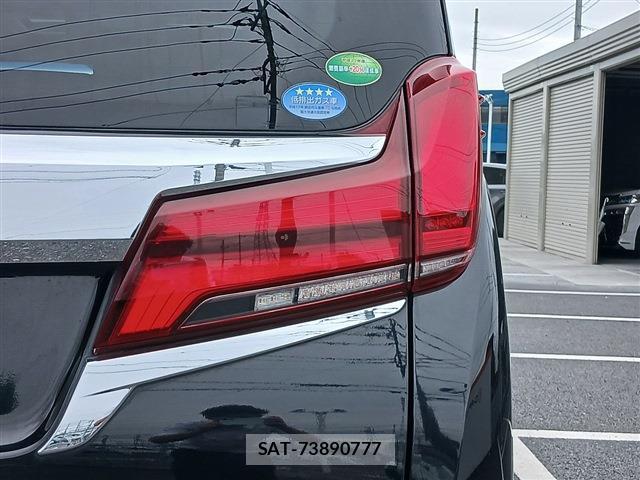 Toyota ALPHARD 2019-04 8812817-13