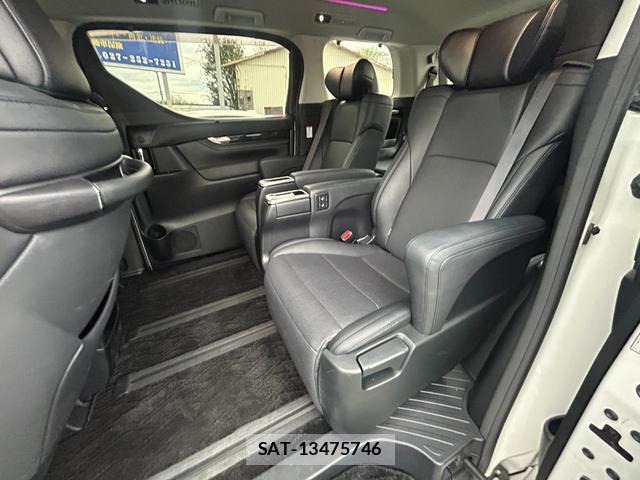 Toyota ALPHARD 2019-04 8814578-10