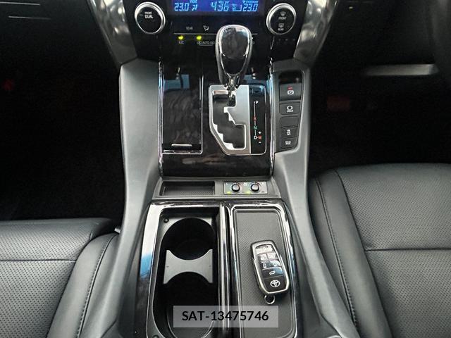 Toyota ALPHARD 2019-04 8814578-12