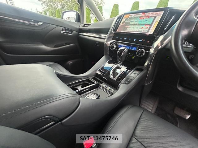 Toyota ALPHARD 2019-04 8814578-14