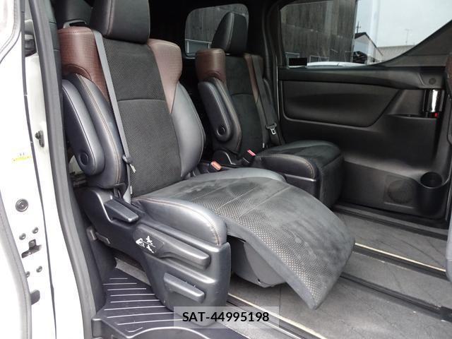 Toyota ALPHARD 2017-05 8814609-13