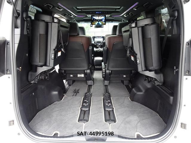 Toyota ALPHARD 2017-05 8814609-17