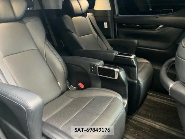 Toyota ALPHARD 2018-09 8816409-4