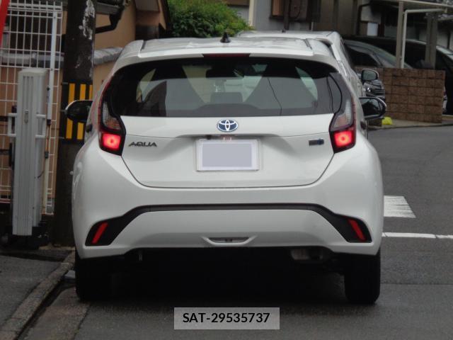 Toyota AQUA 2024-01 8812089-2