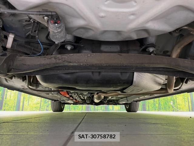 Toyota AQUA 2022-04 8812125-18
