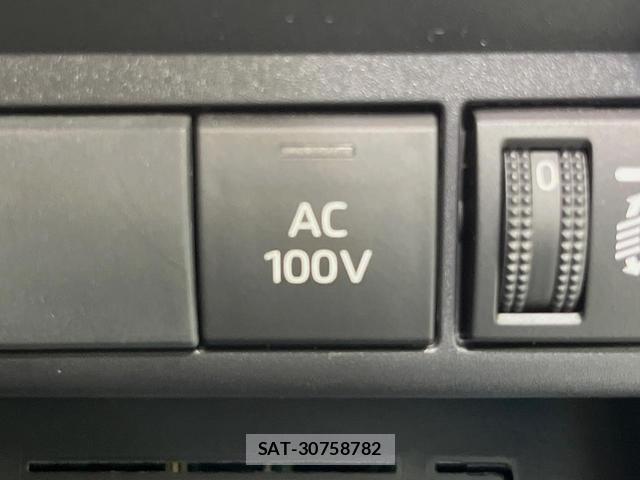 Toyota AQUA 2022-04 8812125-4