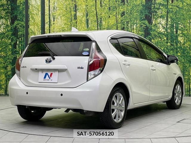 Toyota AQUA 2017-01 8812126-16