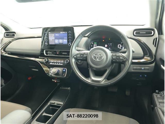 Toyota AQUA 2024-06 8812373-1