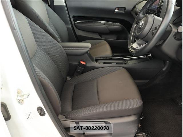 Toyota AQUA 2024-06 8812373-12