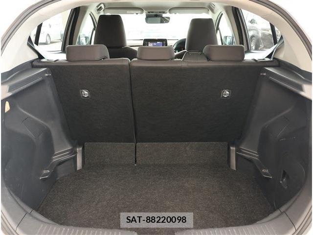 Toyota AQUA 2024-06 8812373-17