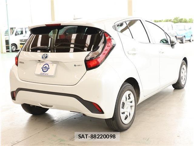Toyota AQUA 2024-06 8812373-4