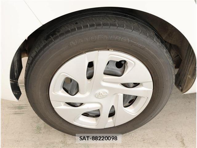 Toyota AQUA 2024-06 8812373-5