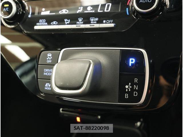 Toyota AQUA 2024-06 8812373-8
