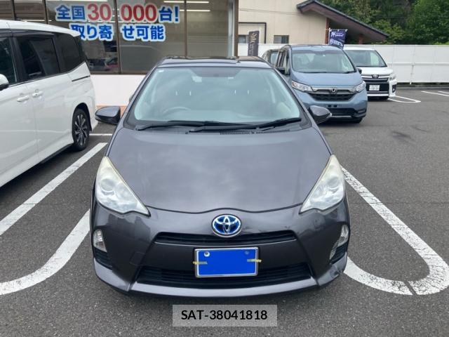 Toyota AQUA 2013-04 8812406-0