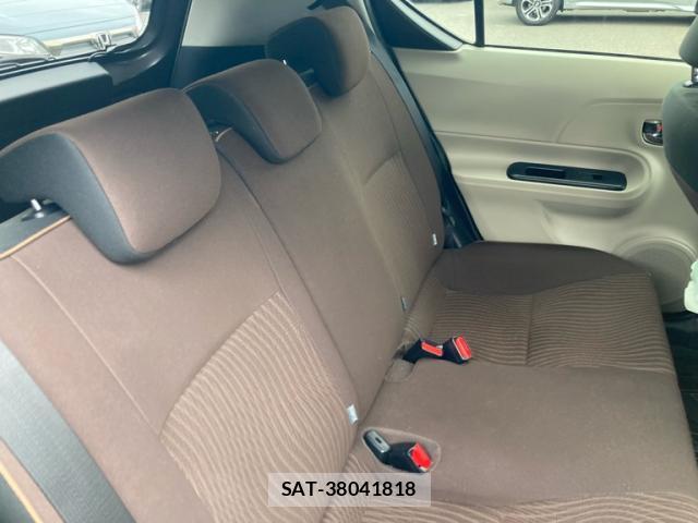 Toyota AQUA 2013-04 8812406-11
