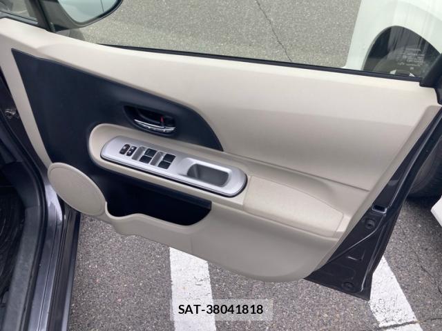 Toyota AQUA 2013-04 8812406-16