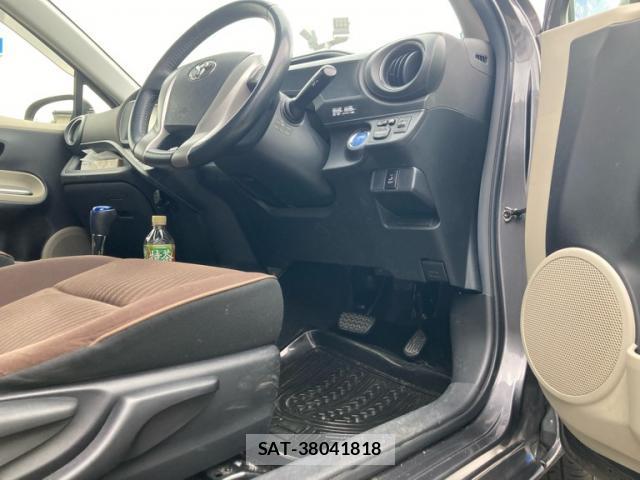 Toyota AQUA 2013-04 8812406-18