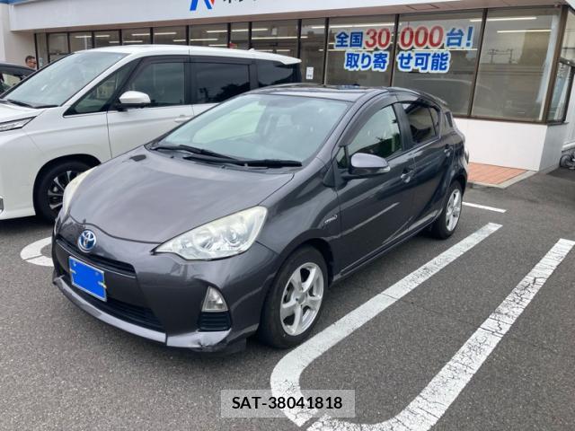 Toyota AQUA 2013-04 8812406-2