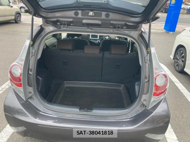 Toyota AQUA 2013-04 8812406-9