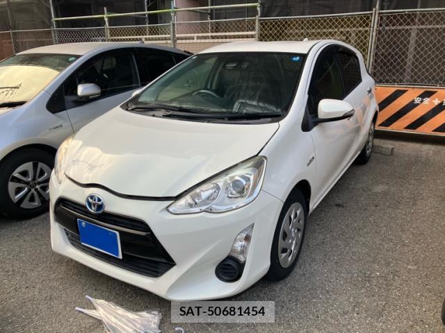 Toyota AQUA 2017-01 8812432-0