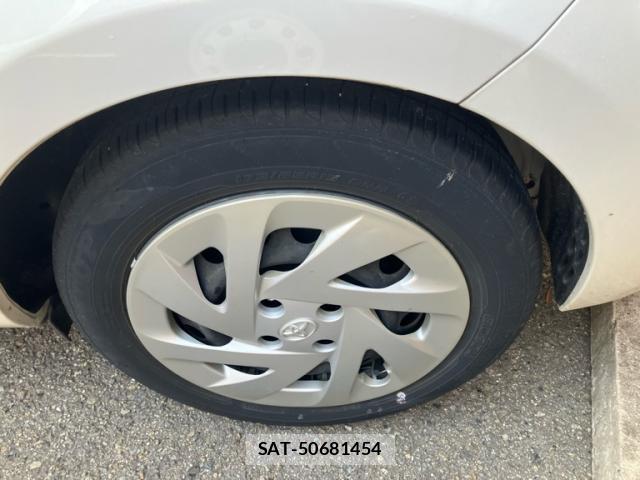 Toyota AQUA 2017-01 8812432-11