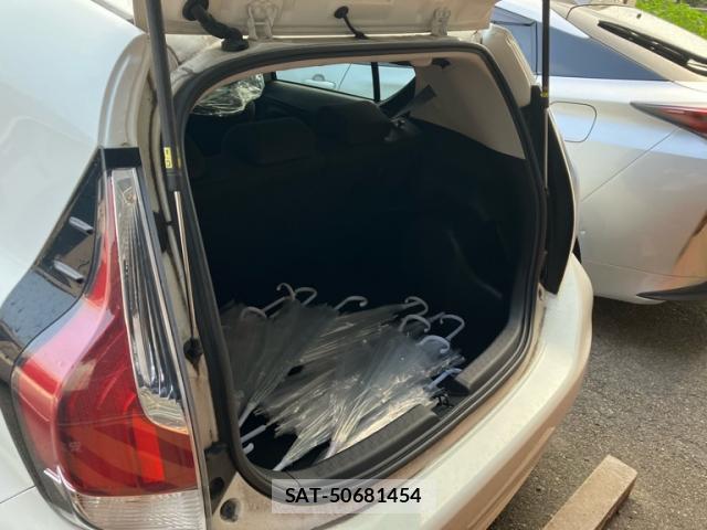 Toyota AQUA 2017-01 8812432-2