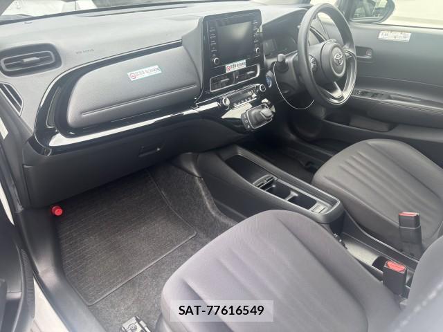 Toyota AQUA 2022-09 8812695-2