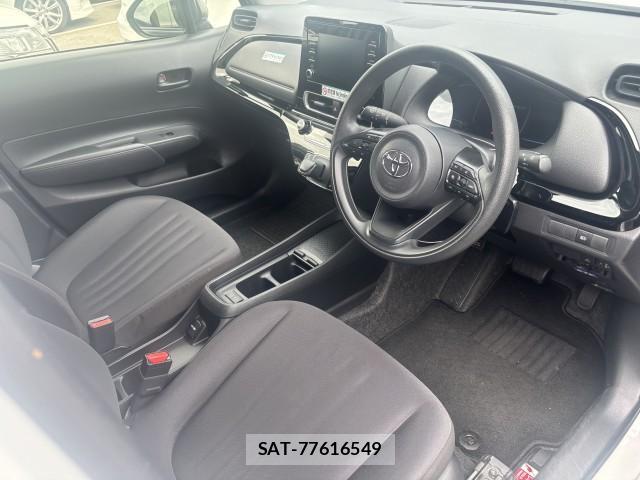 Toyota AQUA 2022-09 8812695-9