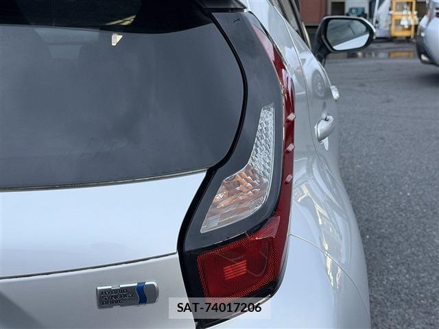 Toyota AQUA 2022-08 8812811-12