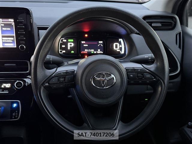 Toyota AQUA 2022-08 8812811-17