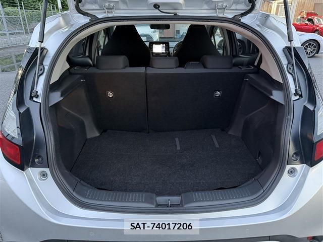 Toyota AQUA 2022-08 8812811-18