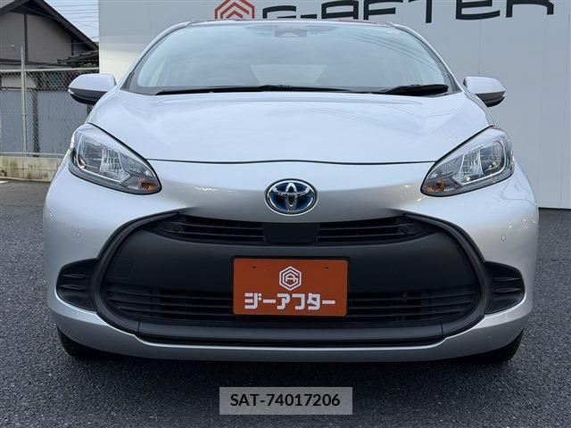 Toyota AQUA 2022-08 8812811-7