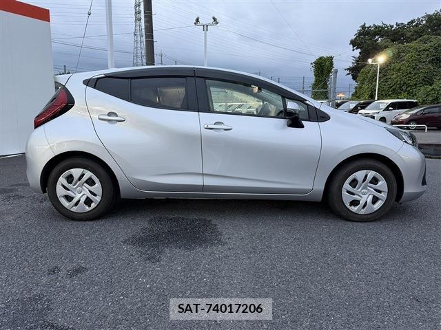 Toyota AQUA 2022-08 8812811-8