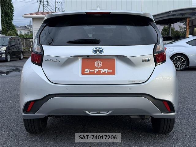 Toyota AQUA 2022-08 8812811-9