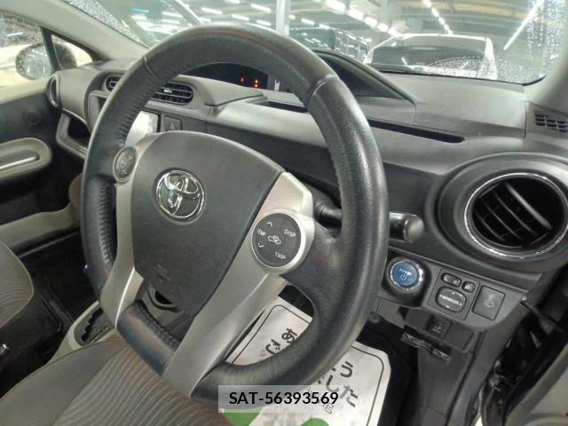 Toyota AQUA 2012-09 8813035-2