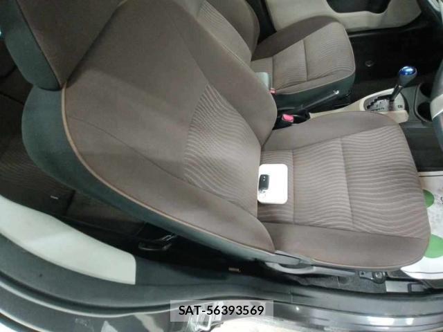 Toyota AQUA 2012-09 8813035-4