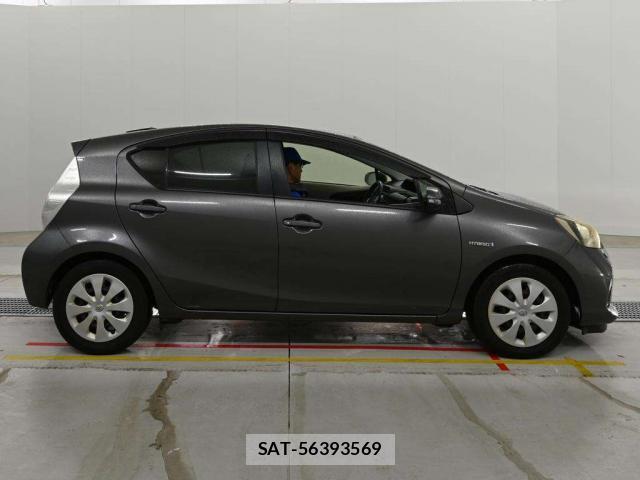 Toyota AQUA 2012-09 8813035-6