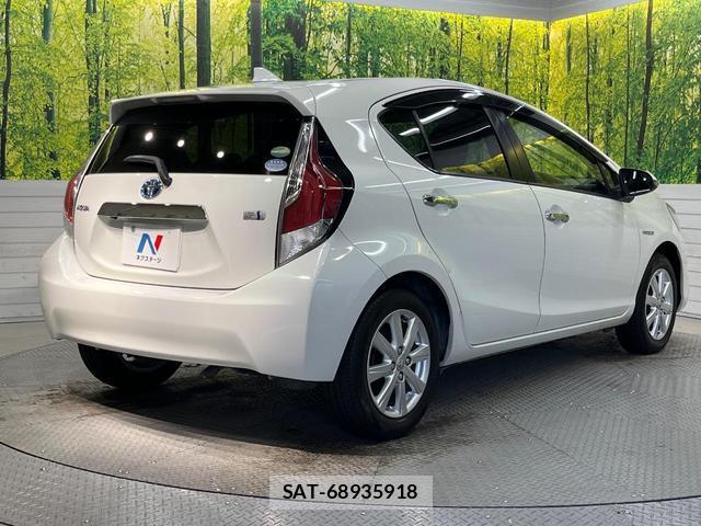 Toyota AQUA 2016-09 8813091-16