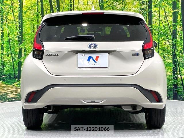 Toyota AQUA 2022-03 8813182-16