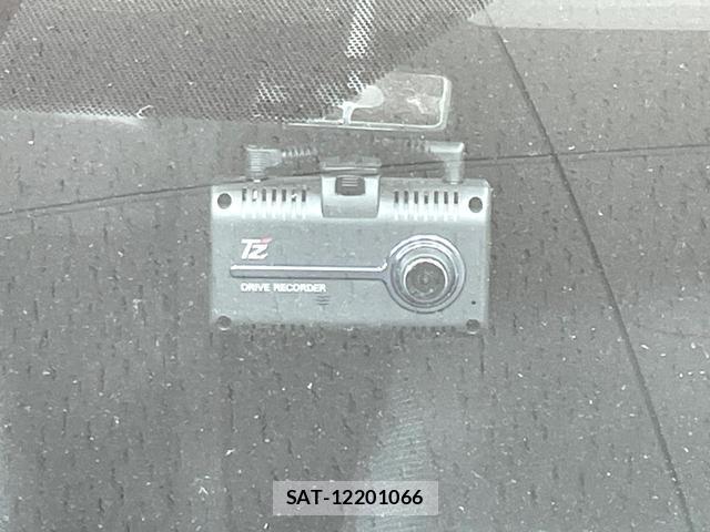 Toyota AQUA 2022-03 8813182-5